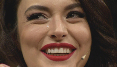 Ezgi Mola durduk yere ağladı!