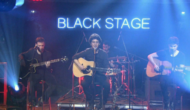 Pinhani grubu Yüksek Sadakat'in şarkılarından bir bölümünü Beyaz Show'da canlı söyledi!