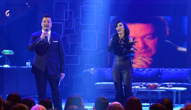 Beyaz ve Hande Yener Kayahan'ı "Gözlerinin Hapsindeyim" şarkısı ile andılar!