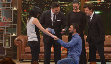 Beyaz Show'da evlilik teklifi!