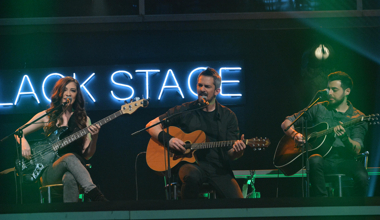 Beyaz Show Black Stage - Koray Candemir