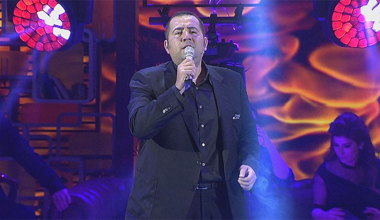 Ata Demirer - Tanrı İstemezse (Beyaz Show canlı performans)