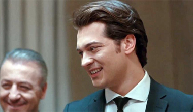 Çağatay Ulusoy da aşkını Türkü ile ifade etti!