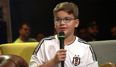Kendi küçük, gönlü büyük Beşiktaş'lı Muhammet Beyaz Show'daydı!