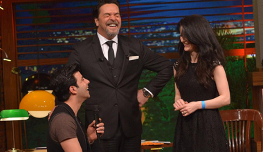 Eşine evlilik teklifini -geç de olsa- Beyaz Show'da yaptı!