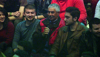 Uzaylıya selektör yapan Gani Amca!