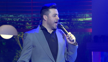 Resimdeki Gözyaşları (Canlı Performans)