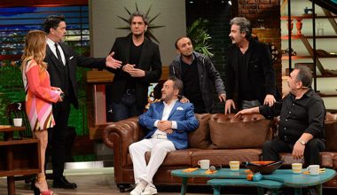 BKM oyuncuları Beyaz Show stüdyosunu bastı!