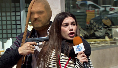 Acar muhabir Zeliş rehine!