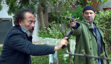 Mesut ve Derman karşı karşıya!
