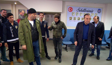Mesut, ekip arkadaşlarını karşısına aldı!