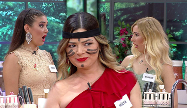 Hülya savaş boyalarını sürdü!