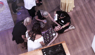 Fenalaşan Hülya herkesi korkuttu!