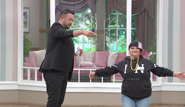 Rapçi Ayşe Teyze stüdyonun tozunu attırdı!