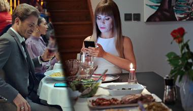 3. Bölüm - Mert, evlilik yıldönümünü unuttu!