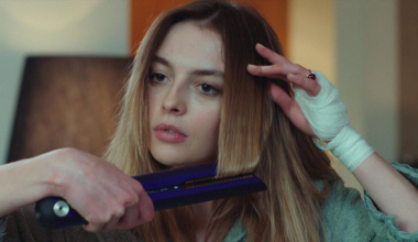 Derin'in saçları her zaman havasında!