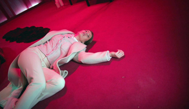 Nalan, gördükleri karşısında bayılıyor!