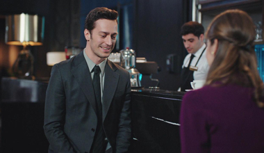 Sen hep böyle gül bana yeter!