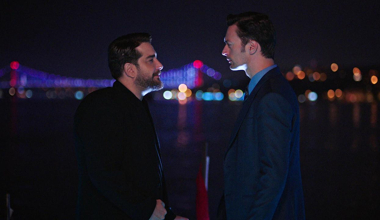 9. Bölüm - Geçmişte de aynı kadını sevmişler!