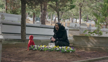 Laçin, İnci'nin mezarında af diliyor!