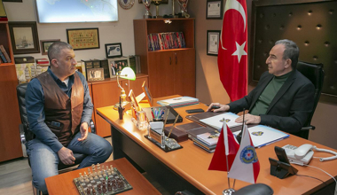 Bela Mesut'un peşini bırakmıyor!