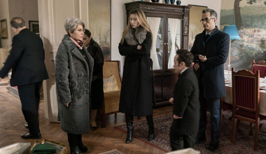 35. Bölüm – Rafet, Gülcihan'ın gizli alışverişlerini yakaladı!
