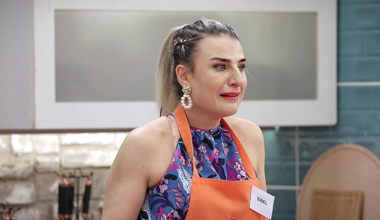 Sibel'i ağlatan ilginç olay!