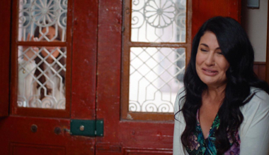 Nesrin, torununa sırtını döndü!