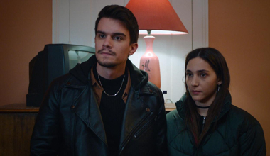 Derya, Mustafa'nın yanına sığındı!
