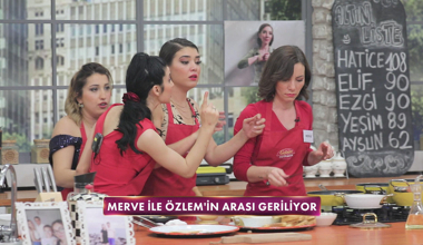 Özlem, Merve'nin üzerine yürüdü; ikili, kavganın eşiğinden döndü!