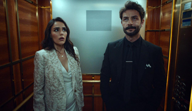Türkan, asansörde mahsur kaldı!