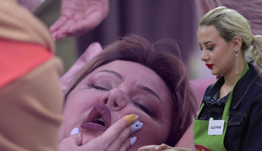 Hacer Hanımın dili boğazına kaçtı!