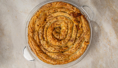 Arda'nın Ramazan Mutfağı - Pastırmalı Humuslu Börek Tarifi - Pastırmalı Humuslu Börek Nasıl Yapılır?