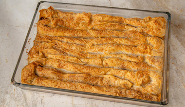 Arda'nın Ramazan Mutfağı - Mercimekli Pırasalı Börek Tarifi - Mercimekli Pırasalı Börek Nasıl Yapılır?