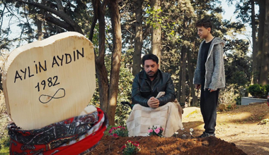 Aylin'in mezarı Hakan'ın evi oldu!