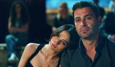 Alya ile Cihan'ın romantik sinema keyfi!