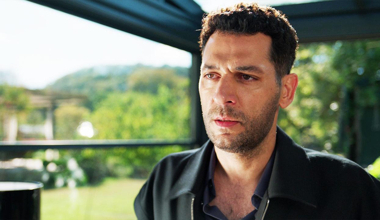 Serhat, silahıyla kimi vuracak?