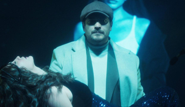 Nisan sahnede bayıldı!