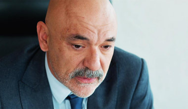 Tibet, Kader'in babası değil mi?