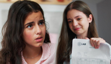 Kızlara DNA testi şoku!