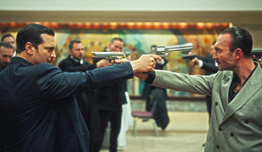 Eşref oteli geri aldı!