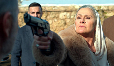 Sadakat, Ecmel'e silah çekti!