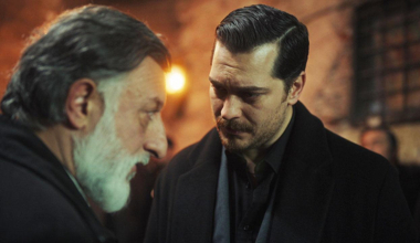 Eşref, babalığını gösteriyor!