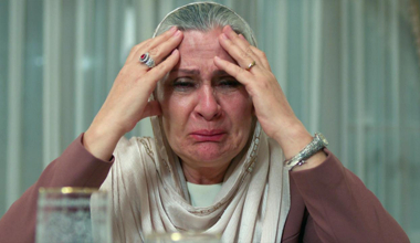 Sadakat gözyaşlarını tutamadı!