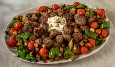 Köfte Kebabı - Köfte Kebabı Nasıl Yapılır? Arda'nın Ramazan Mutfağı