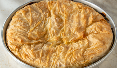 Ispanaklı Tepsi Böreği - Ispanaklı Tepsi Böreği Nasıl Yapılır? Arda'nın Ramazan Mutfağı