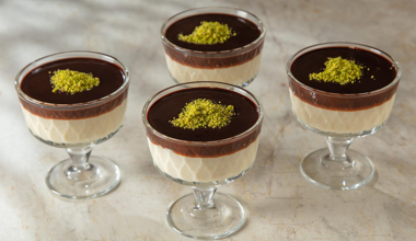 Çikolatalı İrmik Tatlısı - Çikolatalı İrmik Tatlısı Nasıl Yapılır? Arda'nın Ramazan Mutfağı