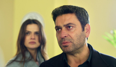 "Bu yüzüğü çıkarmaya gücün yetmez!"