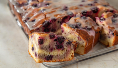 Limonlu, Yaban Mersinli Kek Nasıl Yapılır? - Limonlu, Yaban Mersinli Kek Tarifi