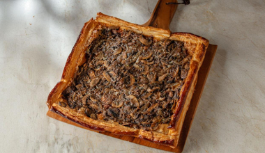 Mantarlı Milföy Tart Nasıl Yapılır? - Mantarlı Milföy Tart Tarifi